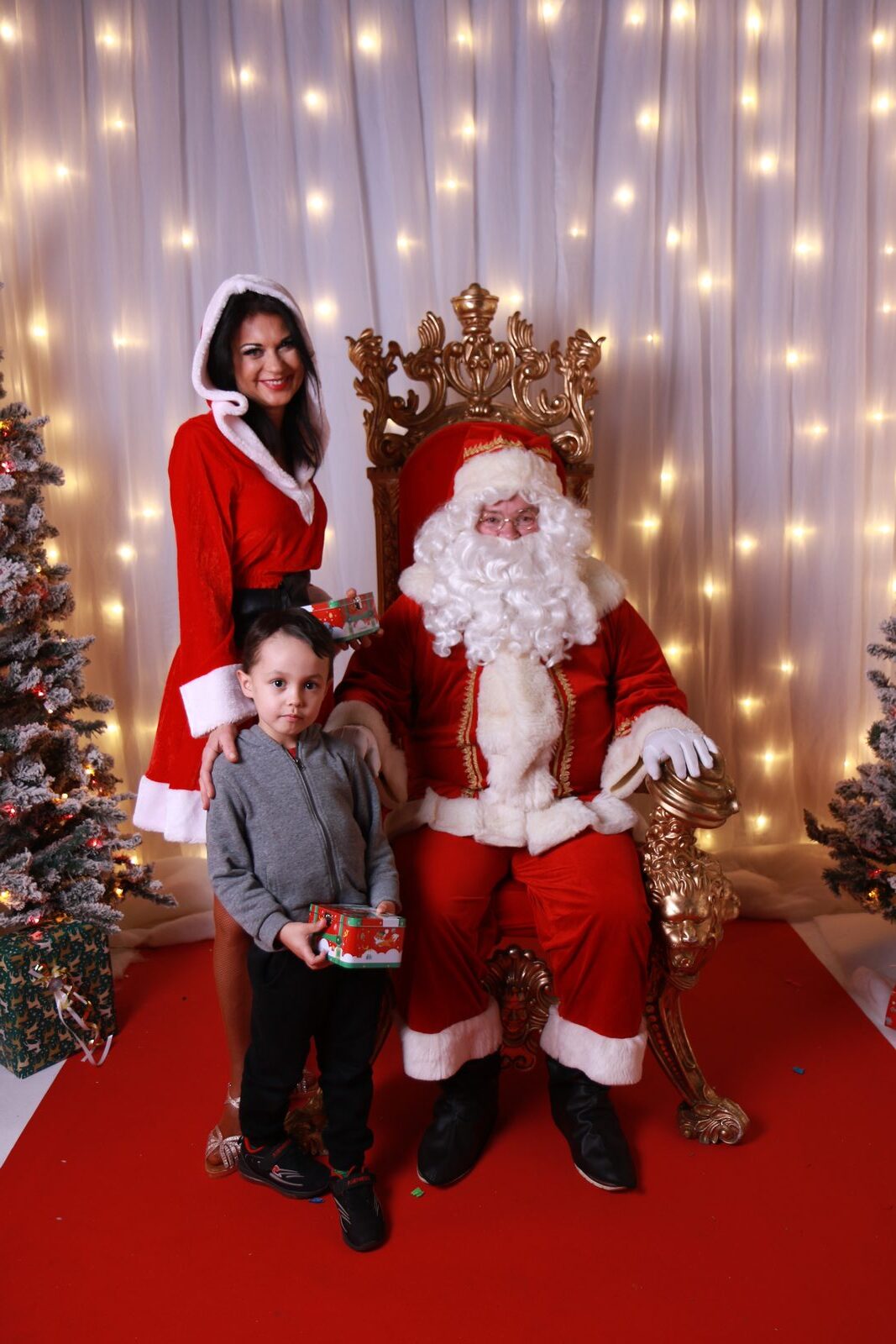 Familles réunies lors d'un arbre de Noël de CSE